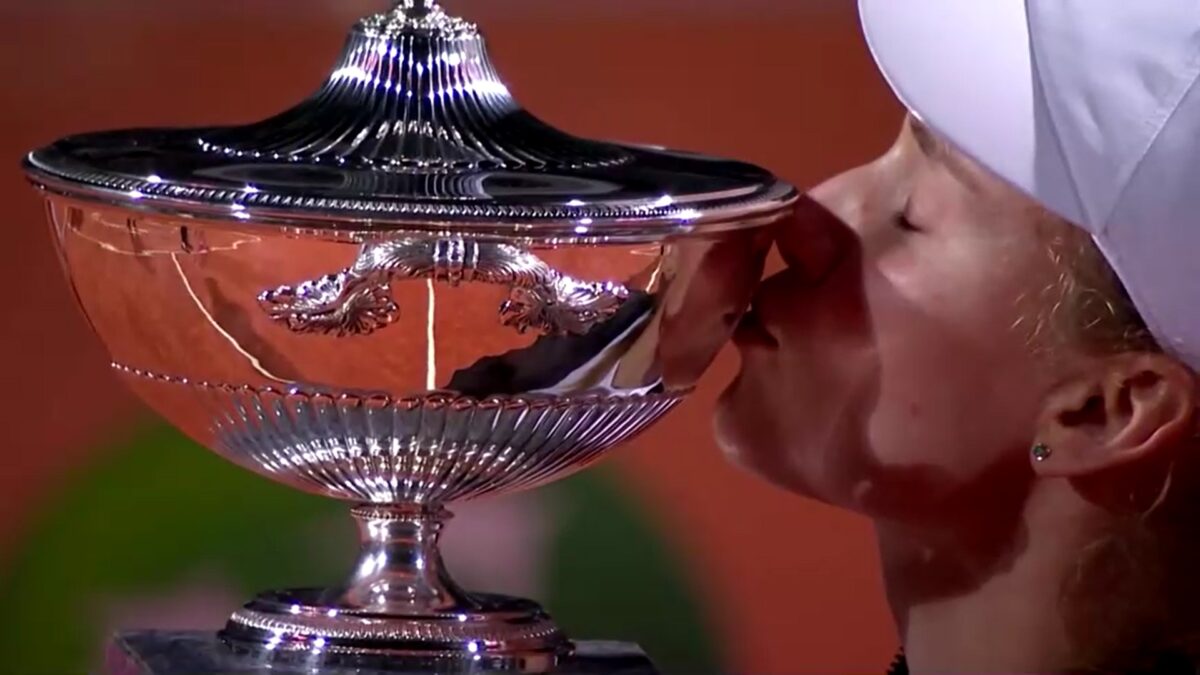 Elena Rybakina wins Italian Open final after Anhelina Kalininia forced to  retire